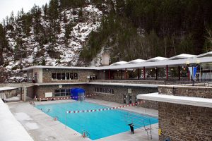 radium-hot-springs-aquacourt