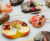 Receta: Paletas de manzana cubiertas con chocolate