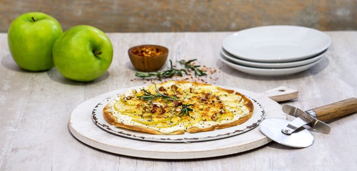 Pizzeta de manzana y quesos: crujiente y deliciosa