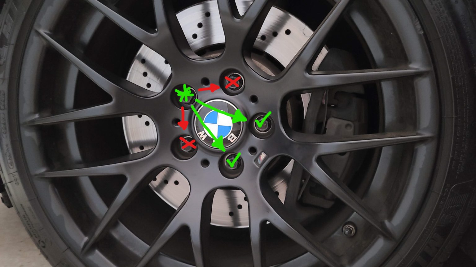 How To Use a Torque Wrench To Tighten Lug Nuts Autowise