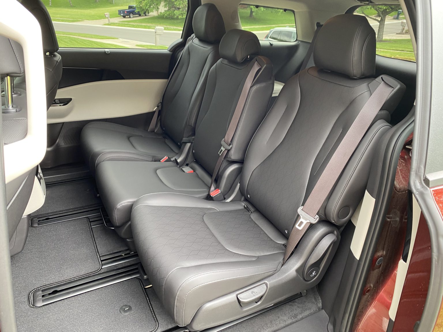 You Might Want To Stop Hating on The Minivan 2022 Kia Carnival vs