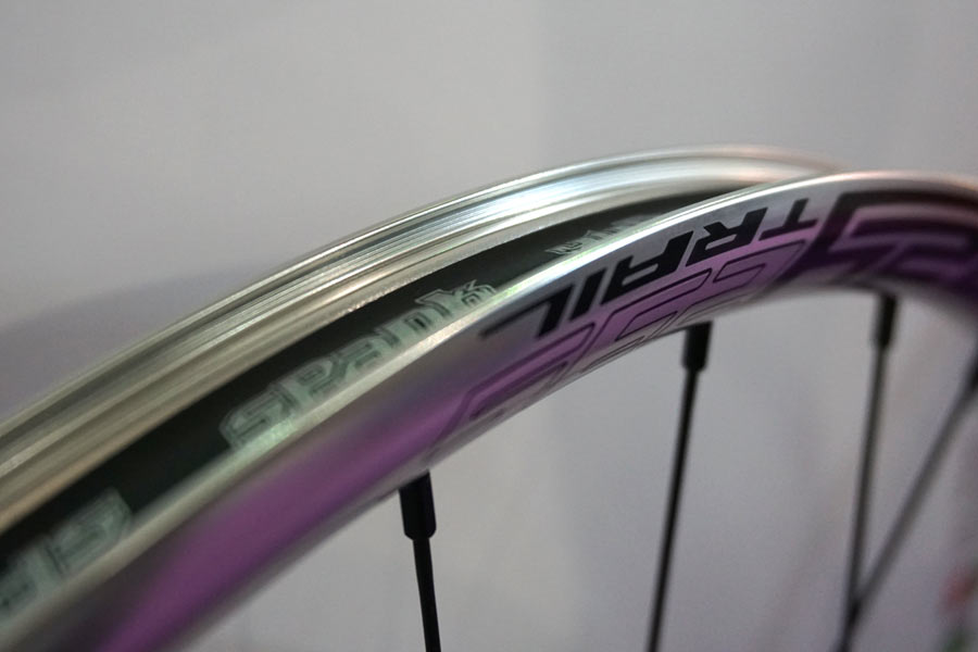 TPE15 Spank adds vibration damping foam to Spike handlebars Bikerumor