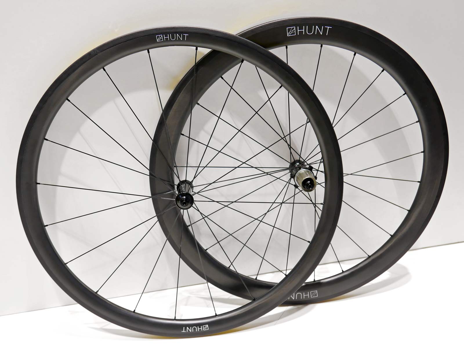 EB17 Hunt polishes fastengaging Sprint Aero racing, rim & disc road tubeless wheels Bikerumor
