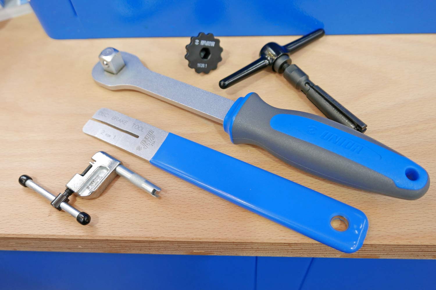 EB17 Unior Tool spins up unique Hub Genie, Pro Kit travel case, 2 for