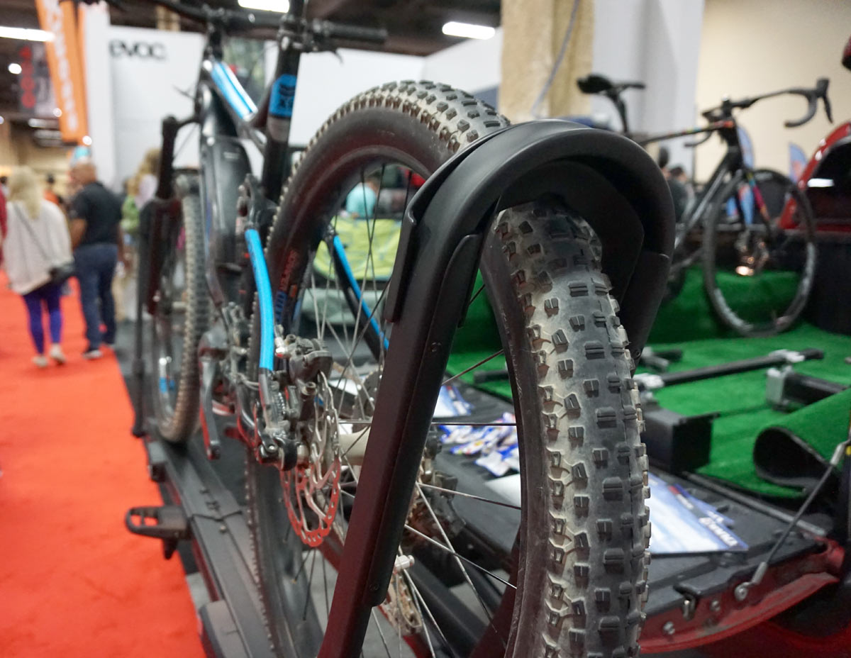 Inoo Racks IB17: Inno Racks updates hitch trays, adds clever truck bed frame ...