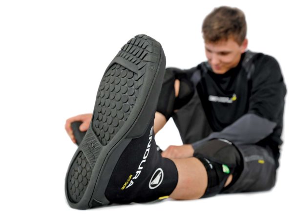 Specialized Overshoes Review: Endura Equipe Superstretch Overshoes