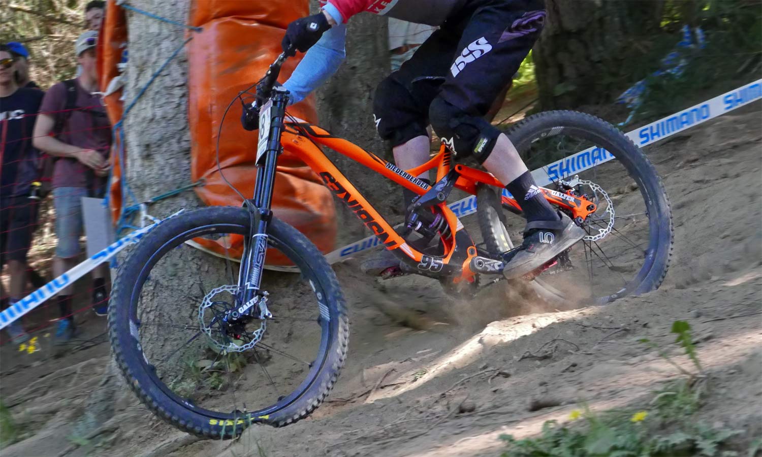Rolling big on Crankbrothers Opium 3 DH 