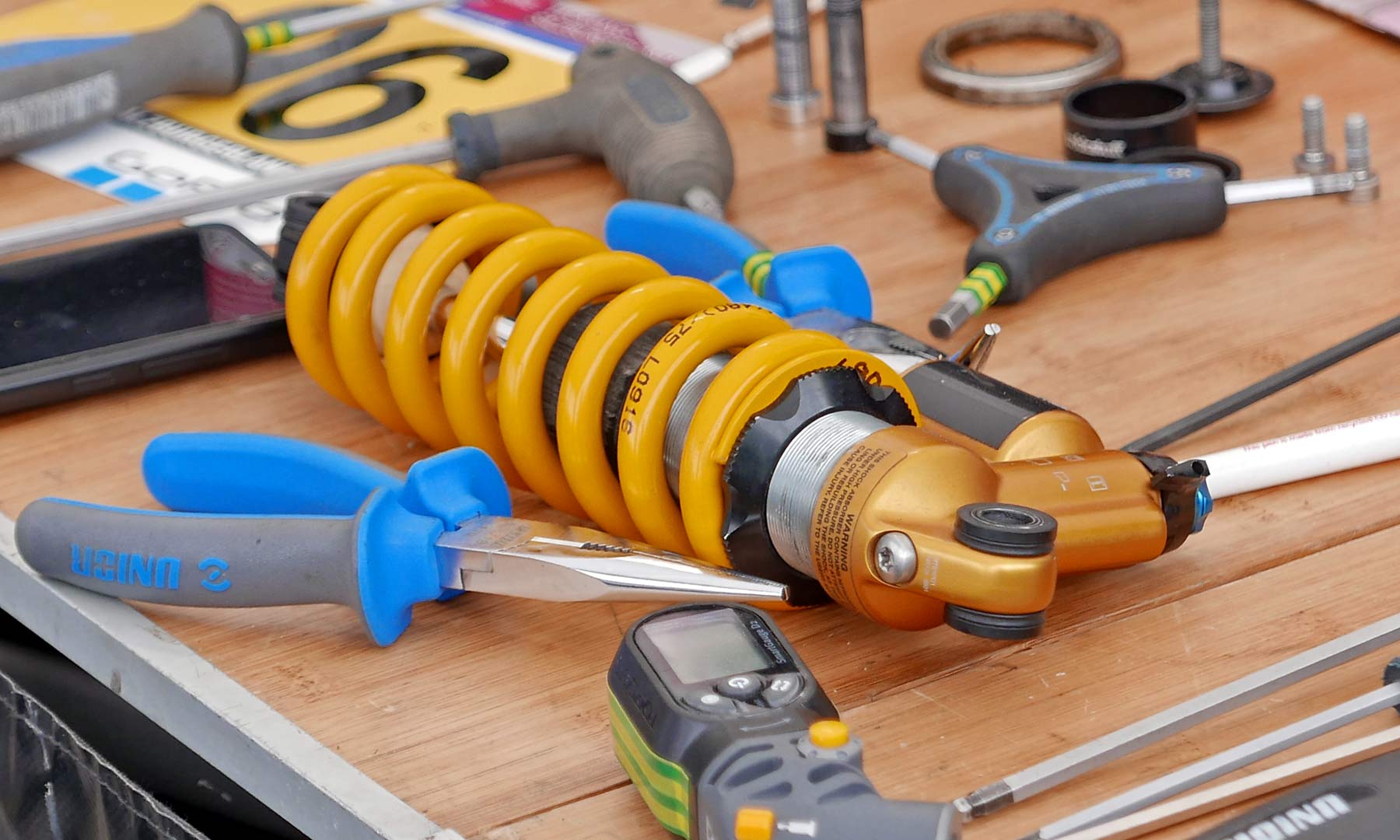 Suspension Tech Wait... What is suspension damping, again? Bikerumor