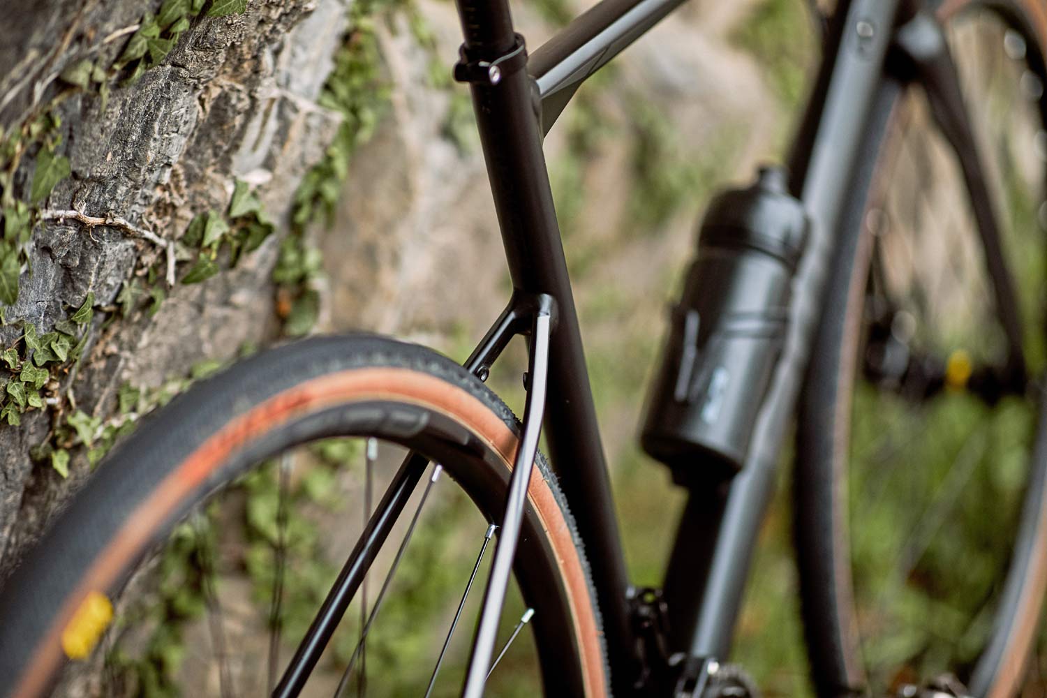 BMC Roadmachine X hits dirt \u0026 gravel 