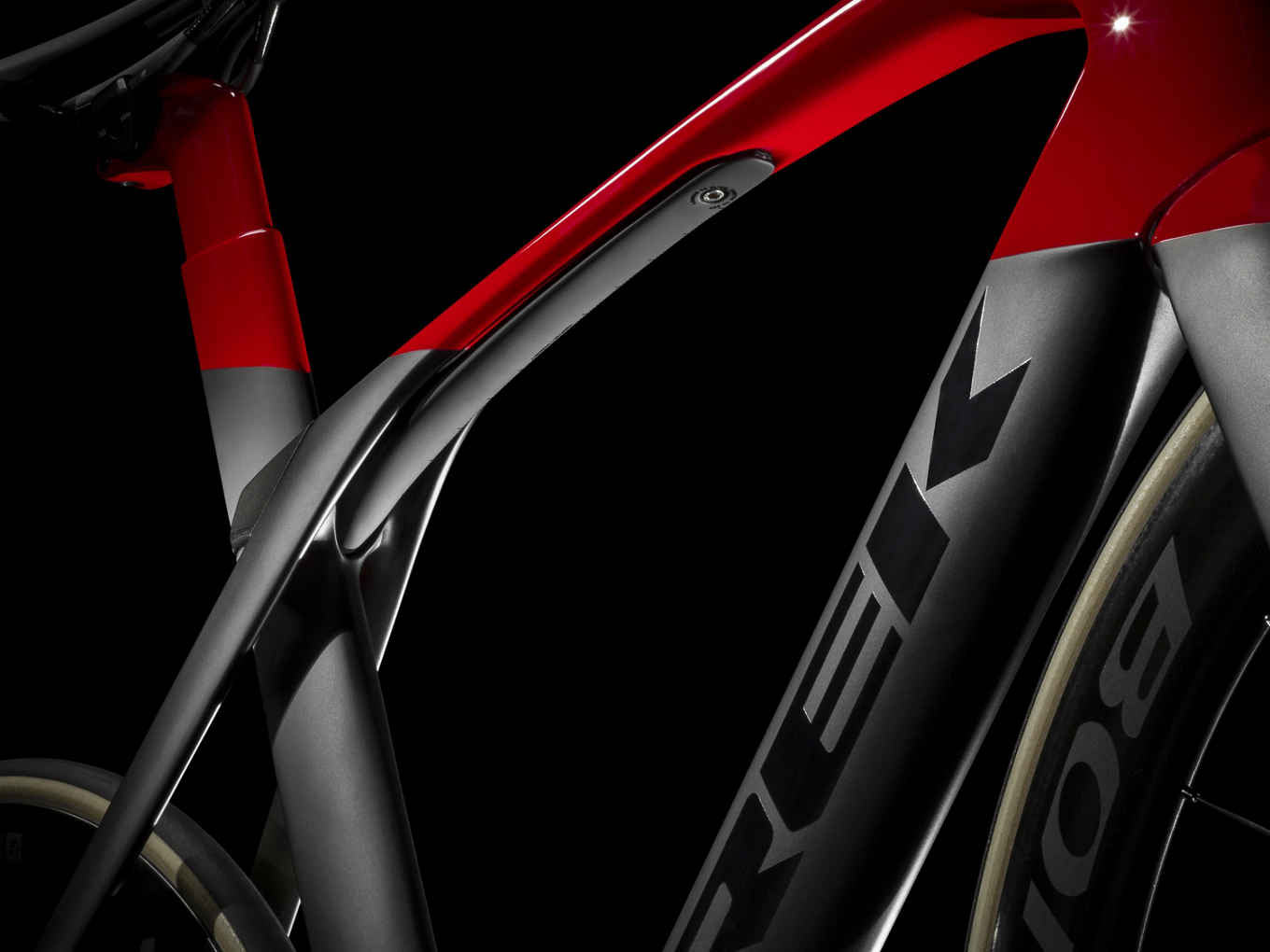2019 Trek Madone Disc race bike blends 