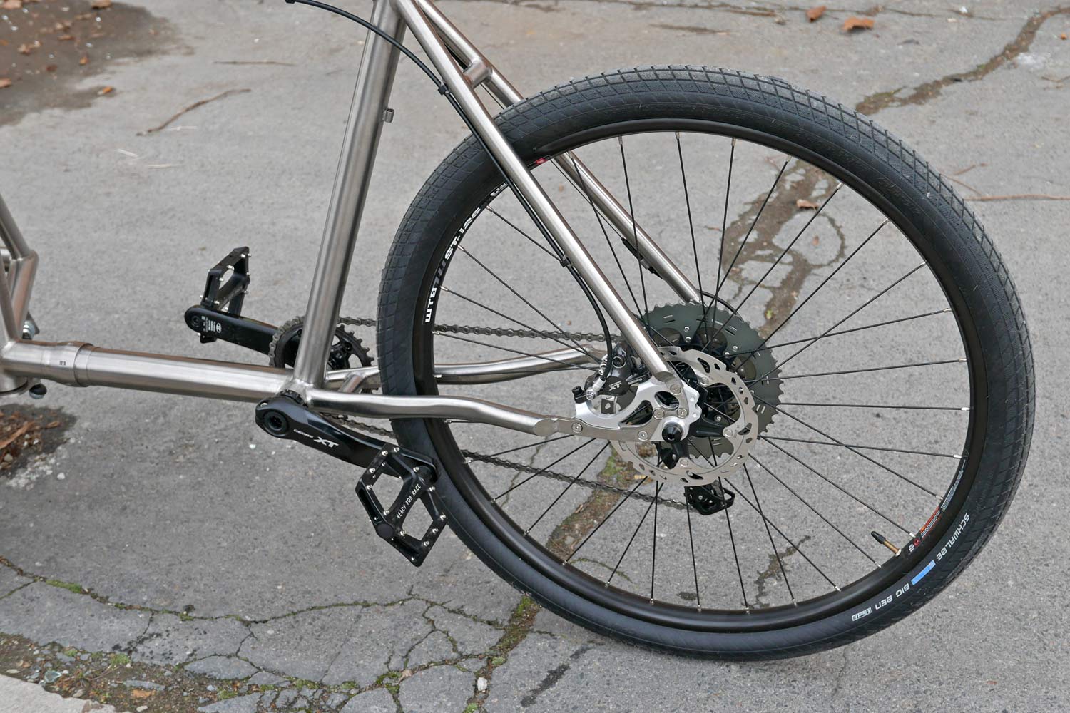 Catan titanium Cargobike corners like 