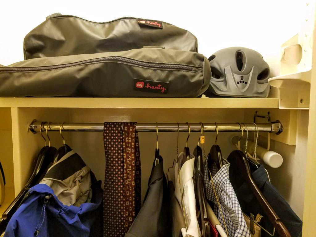 Henty Wingman suit and garment bag for 