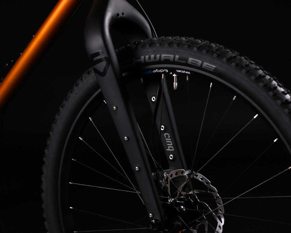 Cinq Adventure & Touring carbon forks load up cargo mounts & internal ...