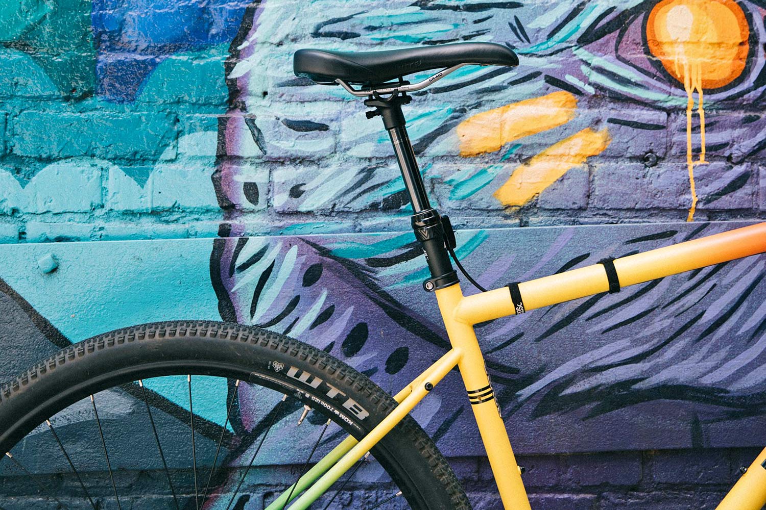 PNW Coast, the world's first combined suspension & dropper seatpost