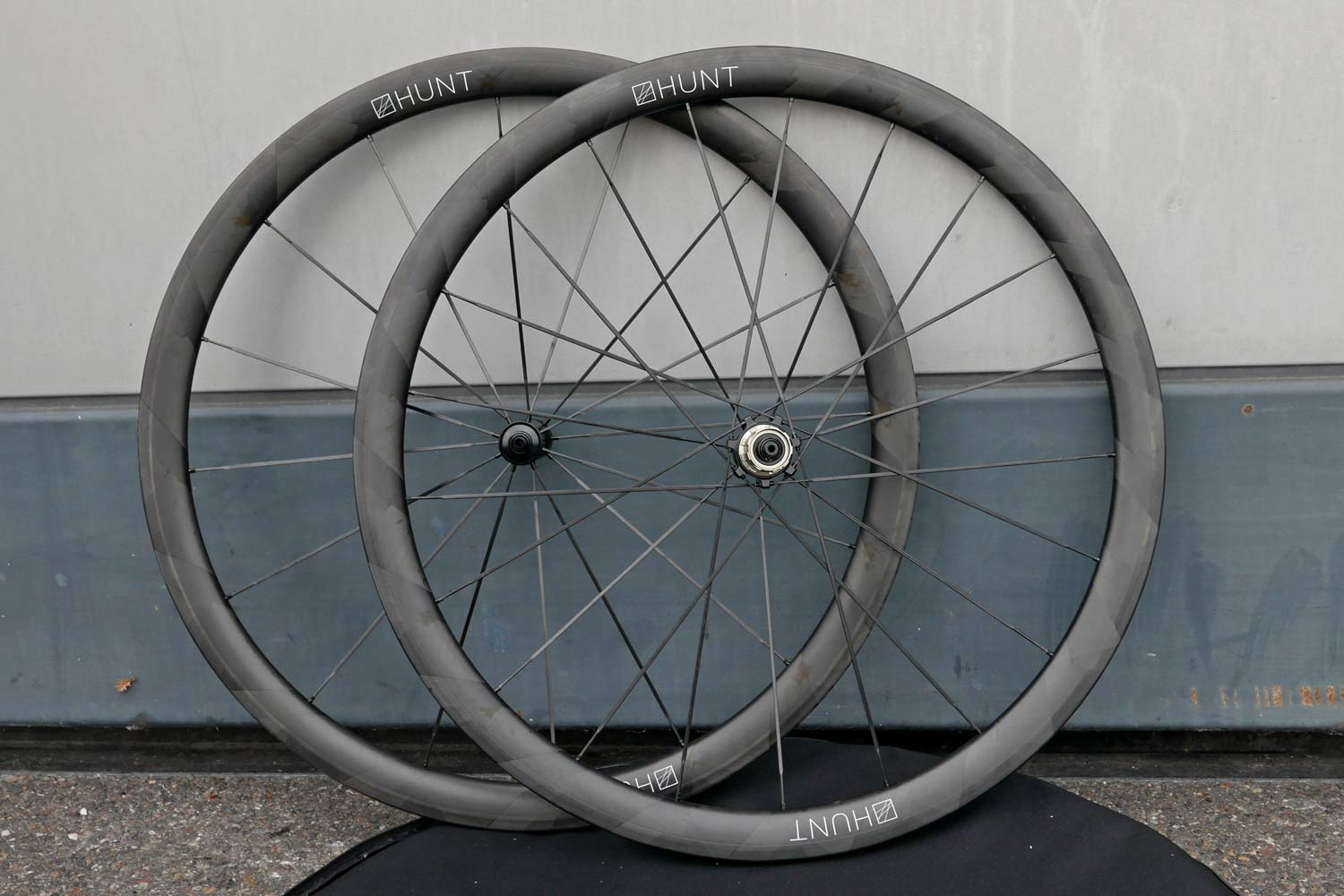 Hunt laces lightweight threaded, bladed 36 UD Carbon Spoke road wheels Bikerumor