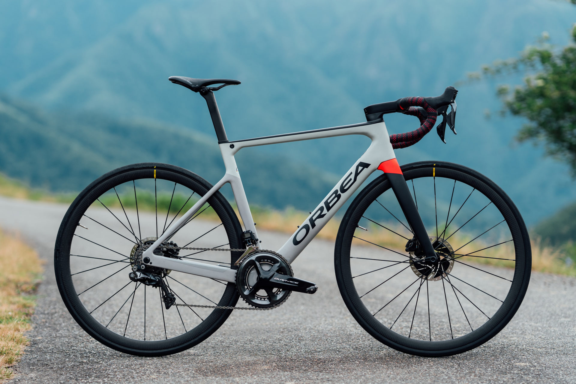 New Orbea Orca OMX is more aerodynamic, disc brake only, & offers