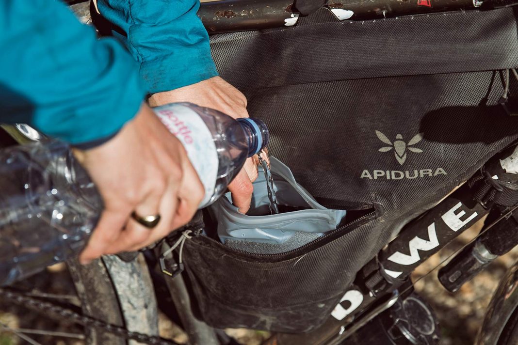 Apidura doubles capacity in 3L bikepacking Hydration Bladder Bikerumor