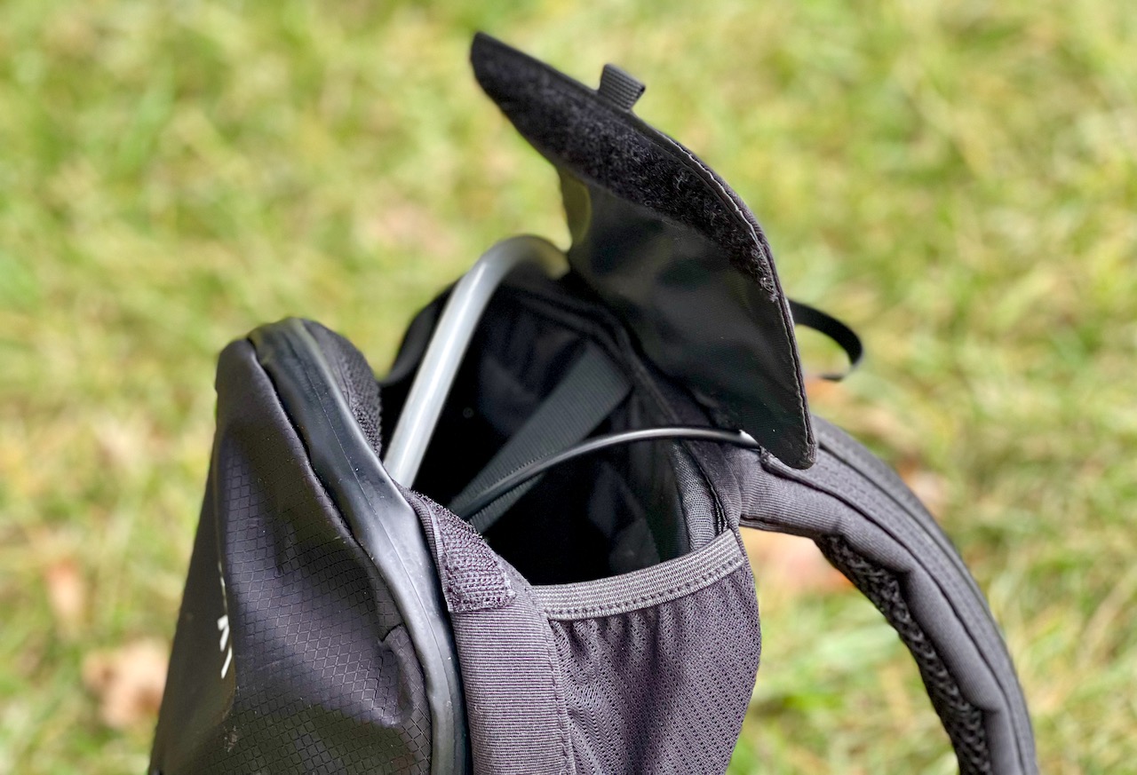 MXXY hydration pack velcro top