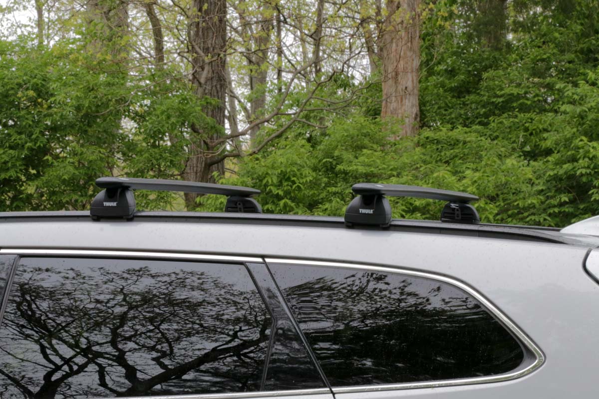 Thule WingBar Evo roof rack on Hyundai Santa Fe 2013