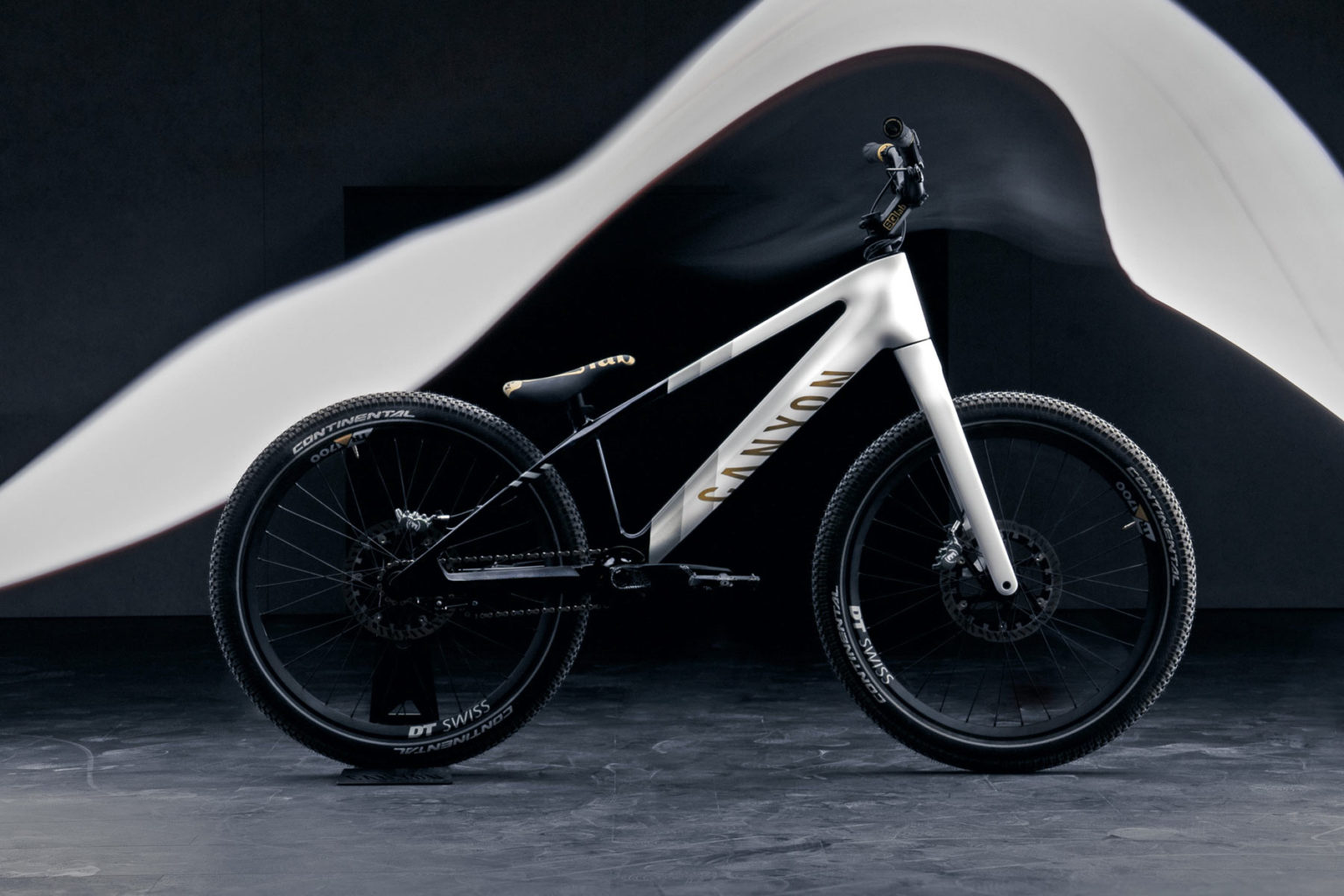 Canyon Stitched CFR Trial light, tough carbon street trials bike