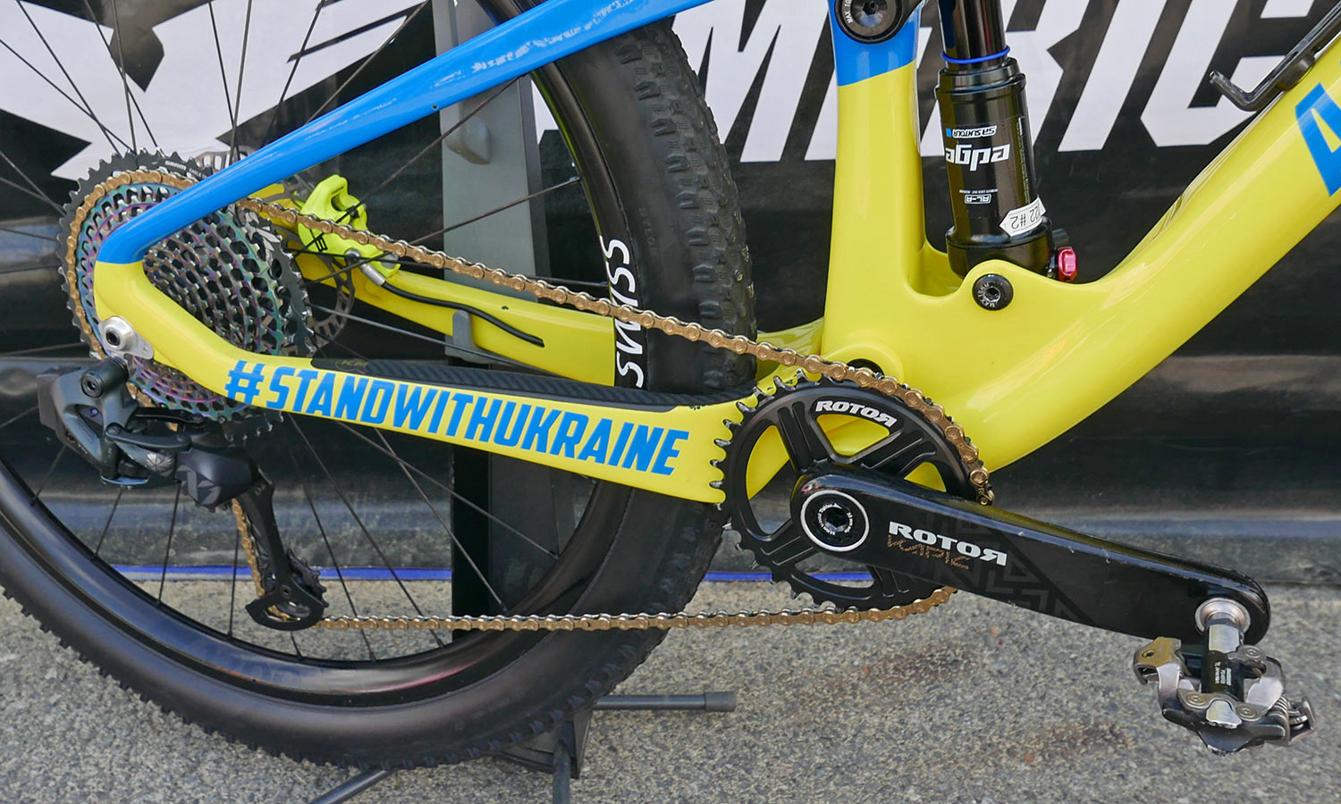 American Eagle Flow XC Pro Bike Stand With Ukraine, Slava Ukraini, Sasha Hudyma, drivetrain detail