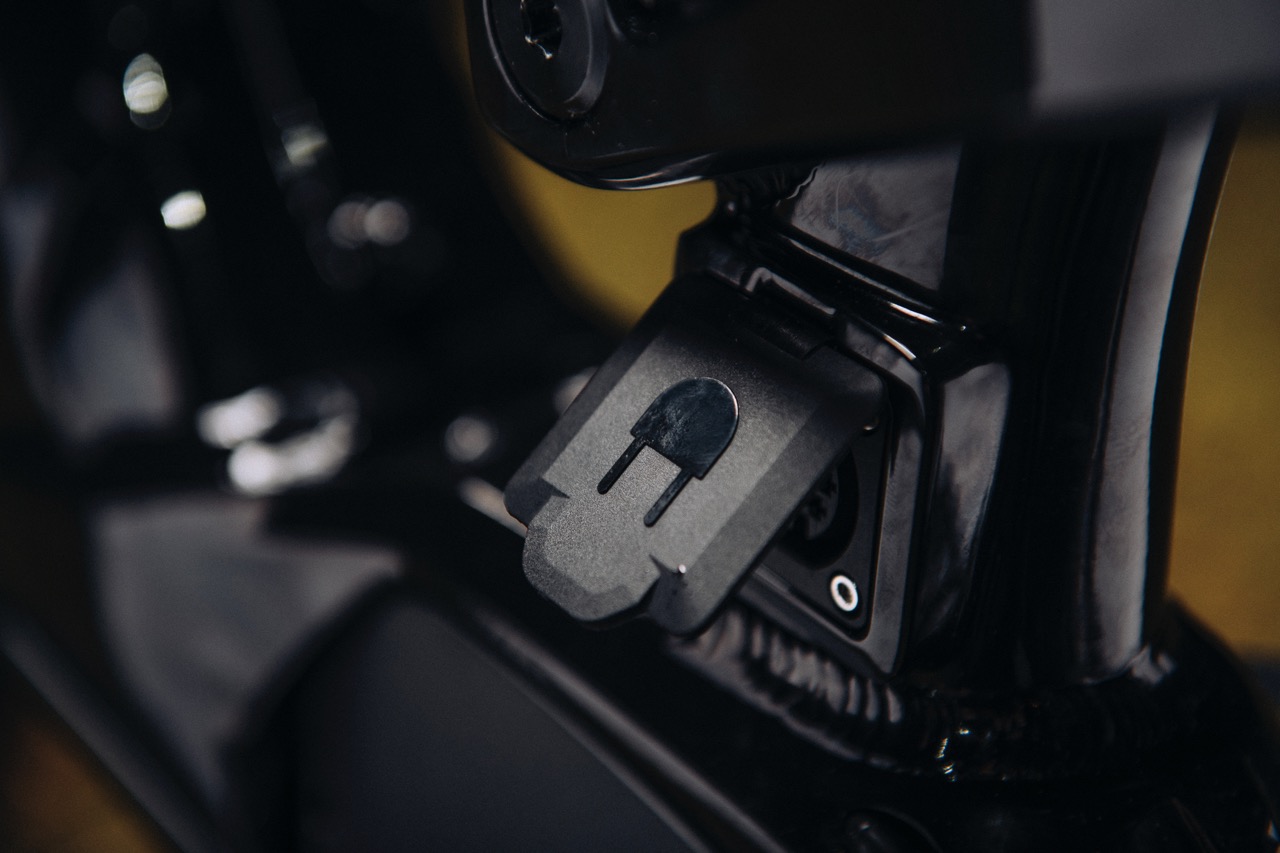Devinci e-Troy and e-Spartan charging port