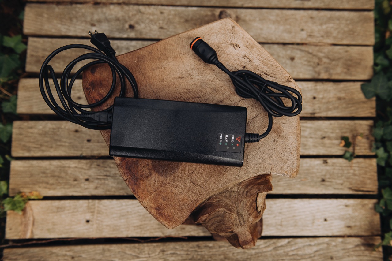 Devinci e-Troy and e-Spartan battery charger