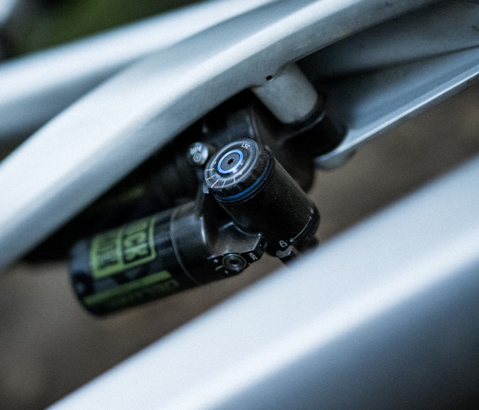 2023 Rockshox Deluxe, Super Deluxe rear shocks add massive adjustments