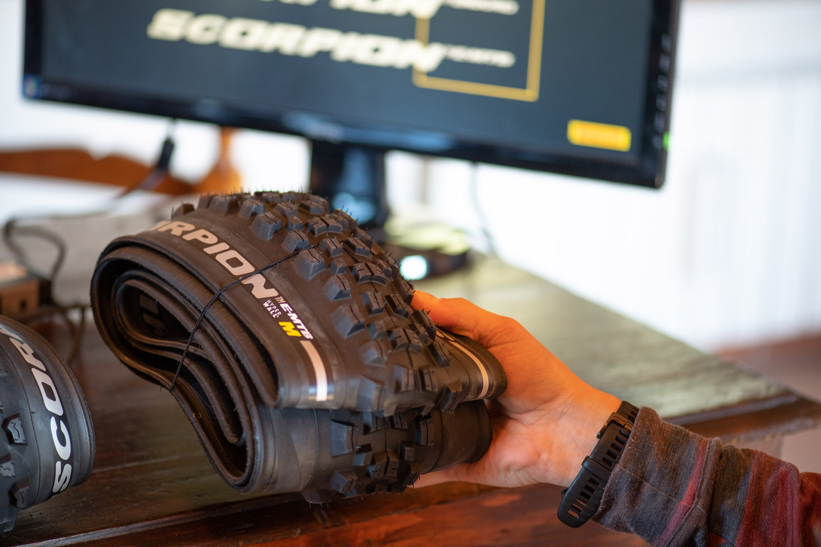2022 PIRELLI SCORPION EMTB HYPERWALL WITH SMARTGRIP GRAVITY COMPOUND