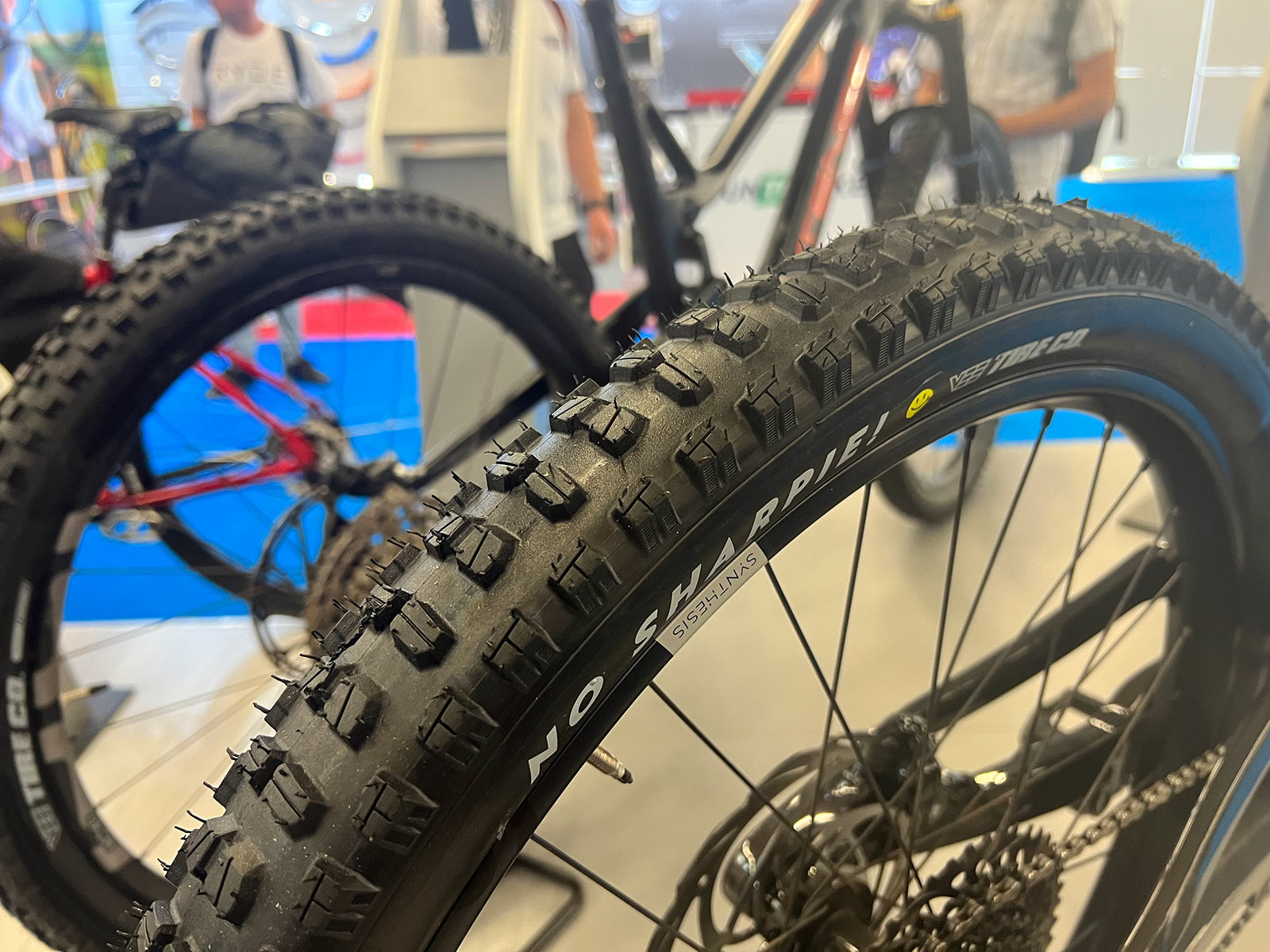 Vee Tire Co, Maxxis, Pirelli, Schwalbe 