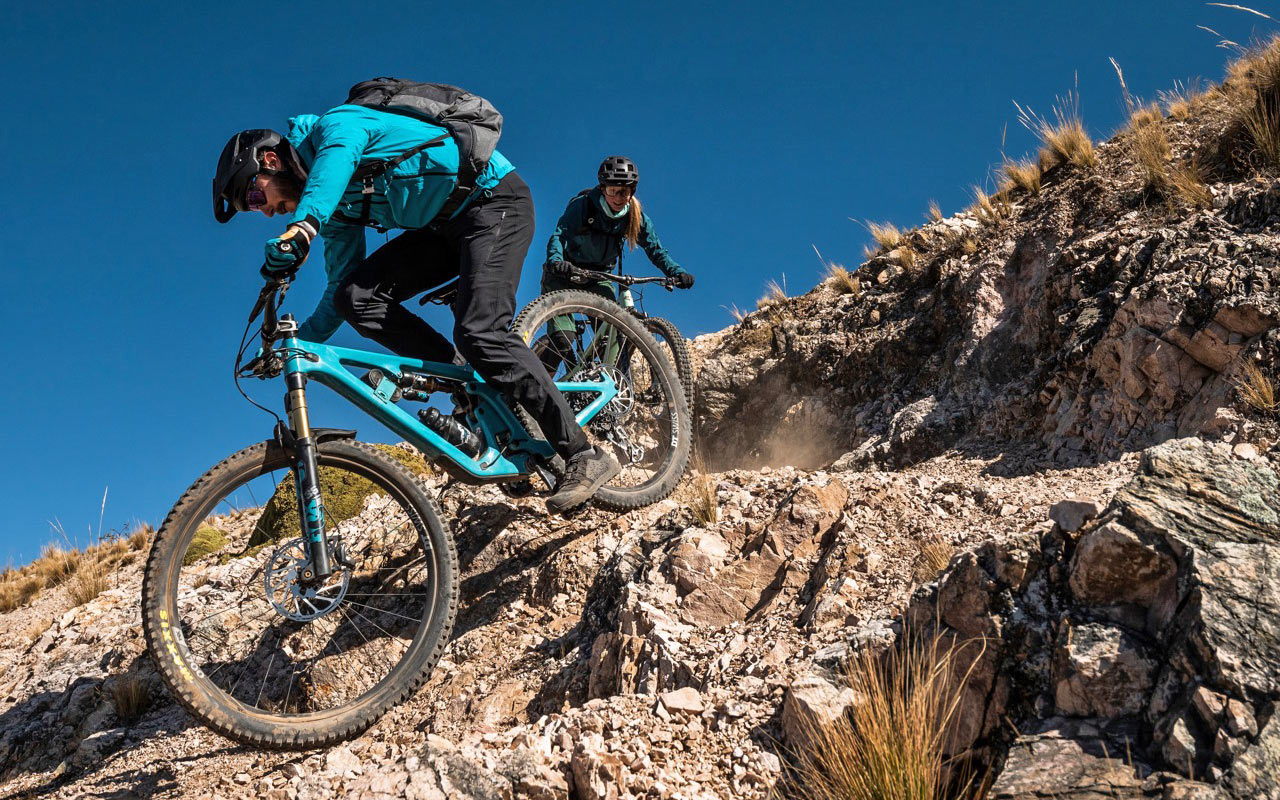 2023 Yeti SB140 carbon 29er all-mountain trail bike, riding