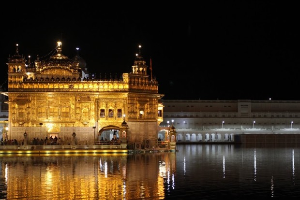 The Golden Temple quiets down in the evening. Photo by Rachel Lowry.