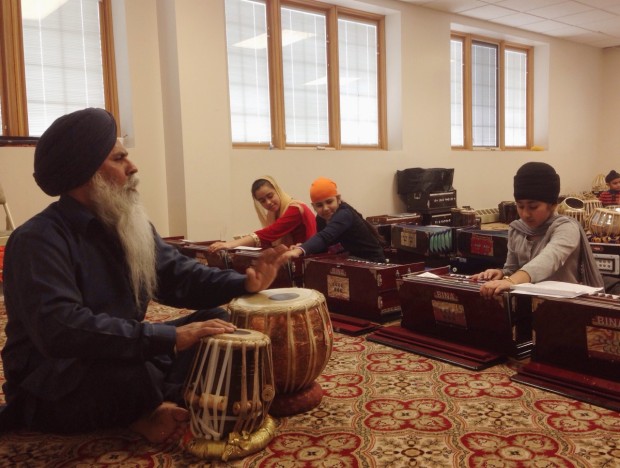 Students learn kirtan performance, ancient musical worship practiced in the Sikh tradition with instruments and chanting. Photo by Sara Aridi.