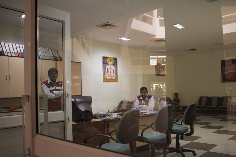 Modern medicine and guru coesxist in Baba's hospital.