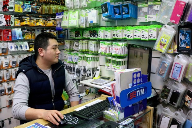 Xiaohai Zhang, 32, is originally from Wenzhou, Zhejiang Province. He is one of the approximately 320,000 Chinese citizens currently residing in Italy, according to the Italian National Institute of Statistics.