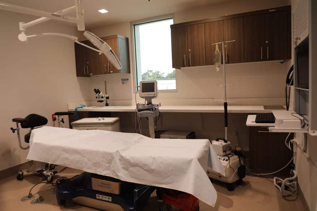 A standard operating room set up for performing hair transplantation - courtesy of Dr U Hair and Skin Clinic, Manhattan Beach, California