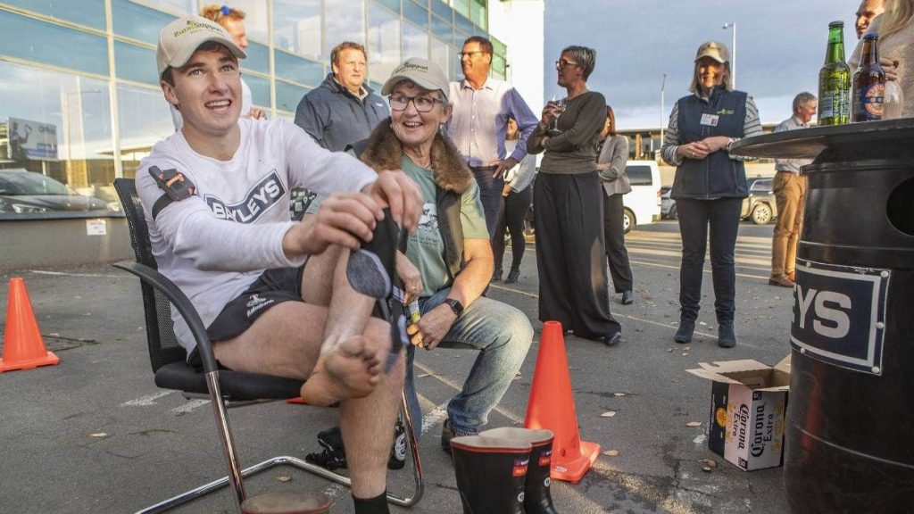 Man Runs 100km in Gumboots » Explorersweb