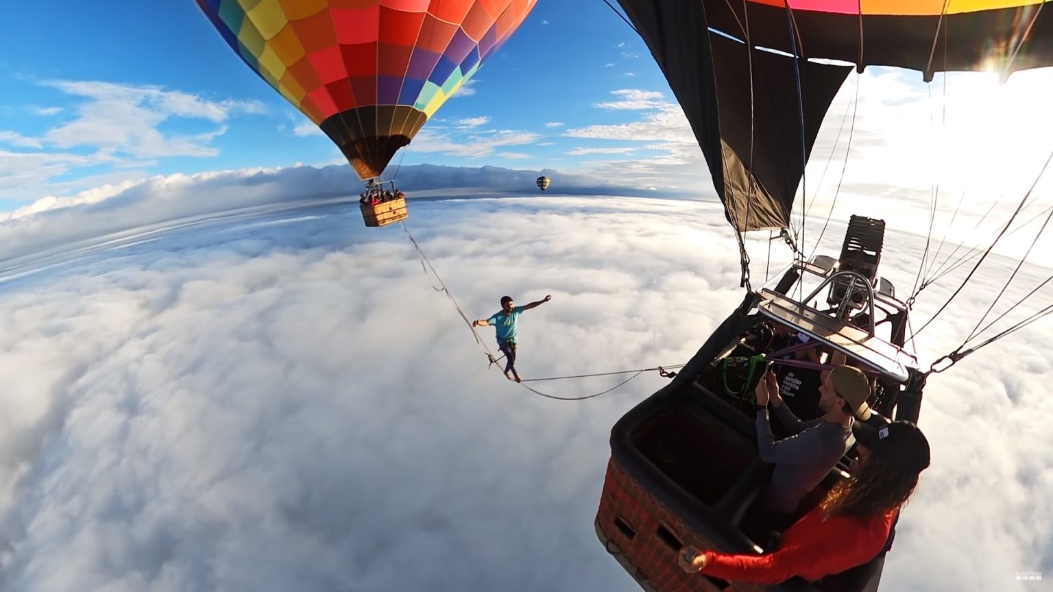 Extreme Slacklining Between Two Hot Air Balloons » Explorersweb