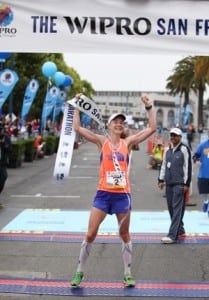 Devon Yanko winning the San Francisco Marathon.