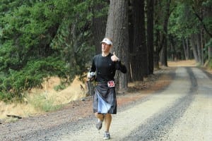 Todd Ragsdale running at the Pine 2 Palm 100