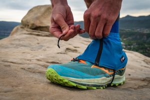 Kahtoola INSTAgaiter Low - putting on a gaiter