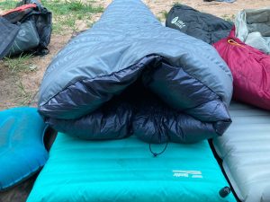 Feathered Friends Flicker UL 20 Quilt Sleeping Bag - neck baffle_opening