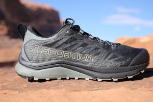 La Sportiva Jackal II - lateral view