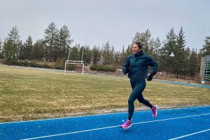 Best Running Tights for Women - running on track in the snow