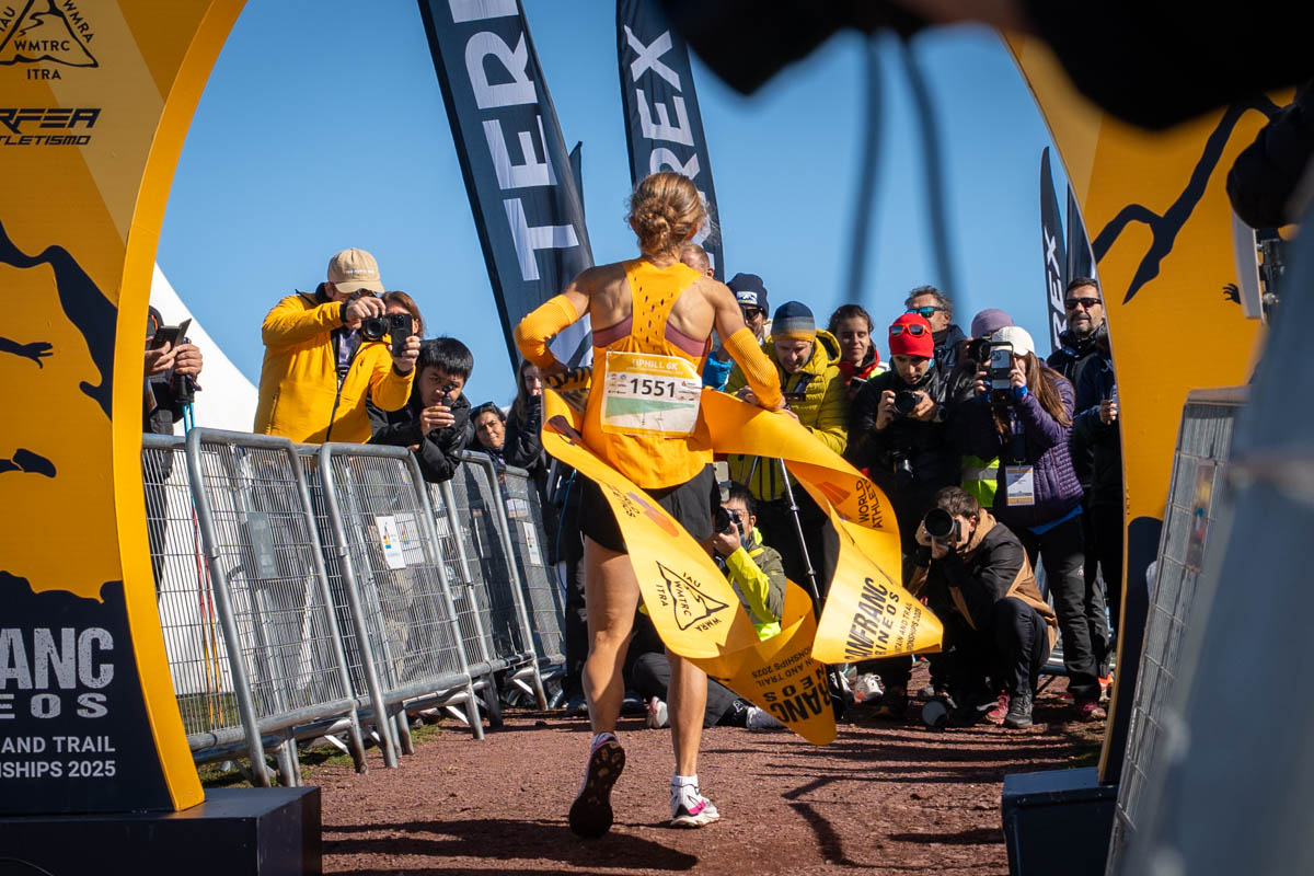 Nina Engelhard - 2025 World Mountain Running Championships Uphill race - women's champion breaking tape