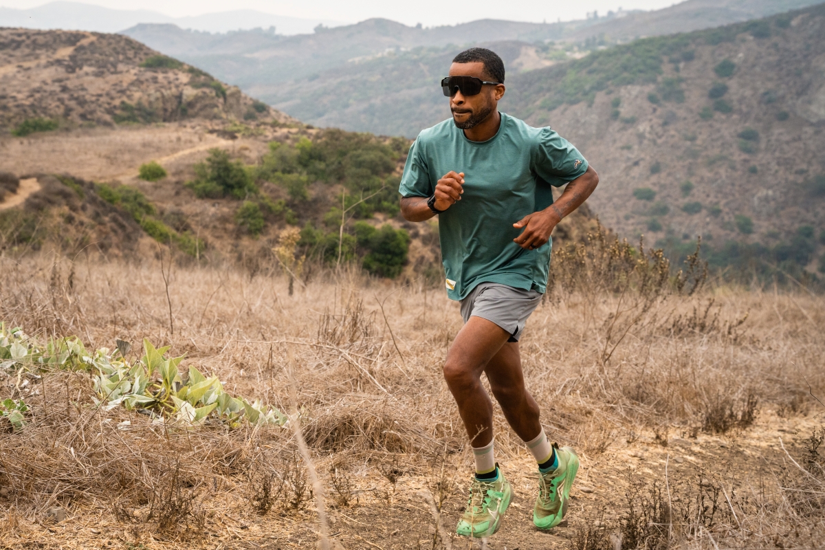 Best Running Sunglasses - runner in Smith Shift Split MAG on desert trail