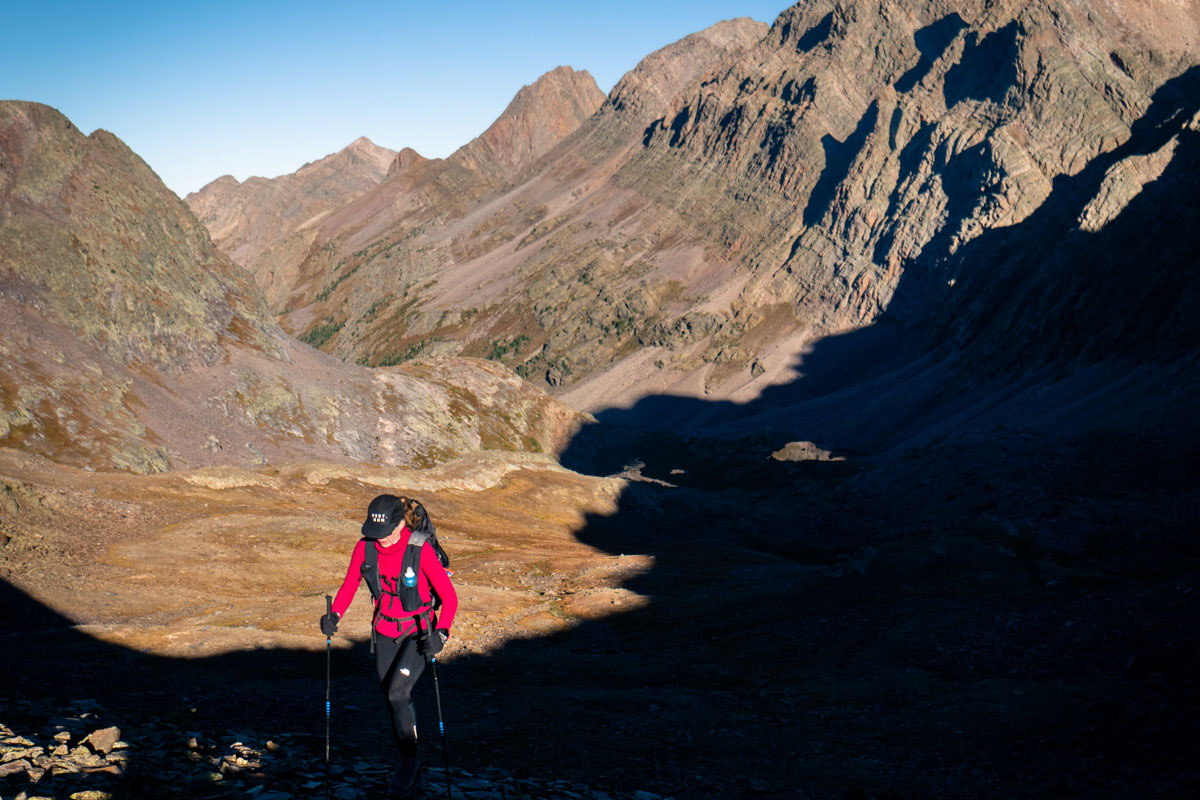 Best Water Filter for Trail Running - runner carrying the Katadyn BeFree 0.6L in vest on mountain run
