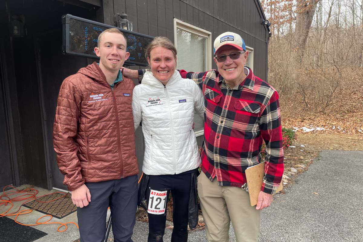 Brandon Fogarty and Lexi Delisle - 2025 Hellgate 100k winners with David Horton race director