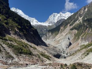 Hailuogou glacier foot with lifts