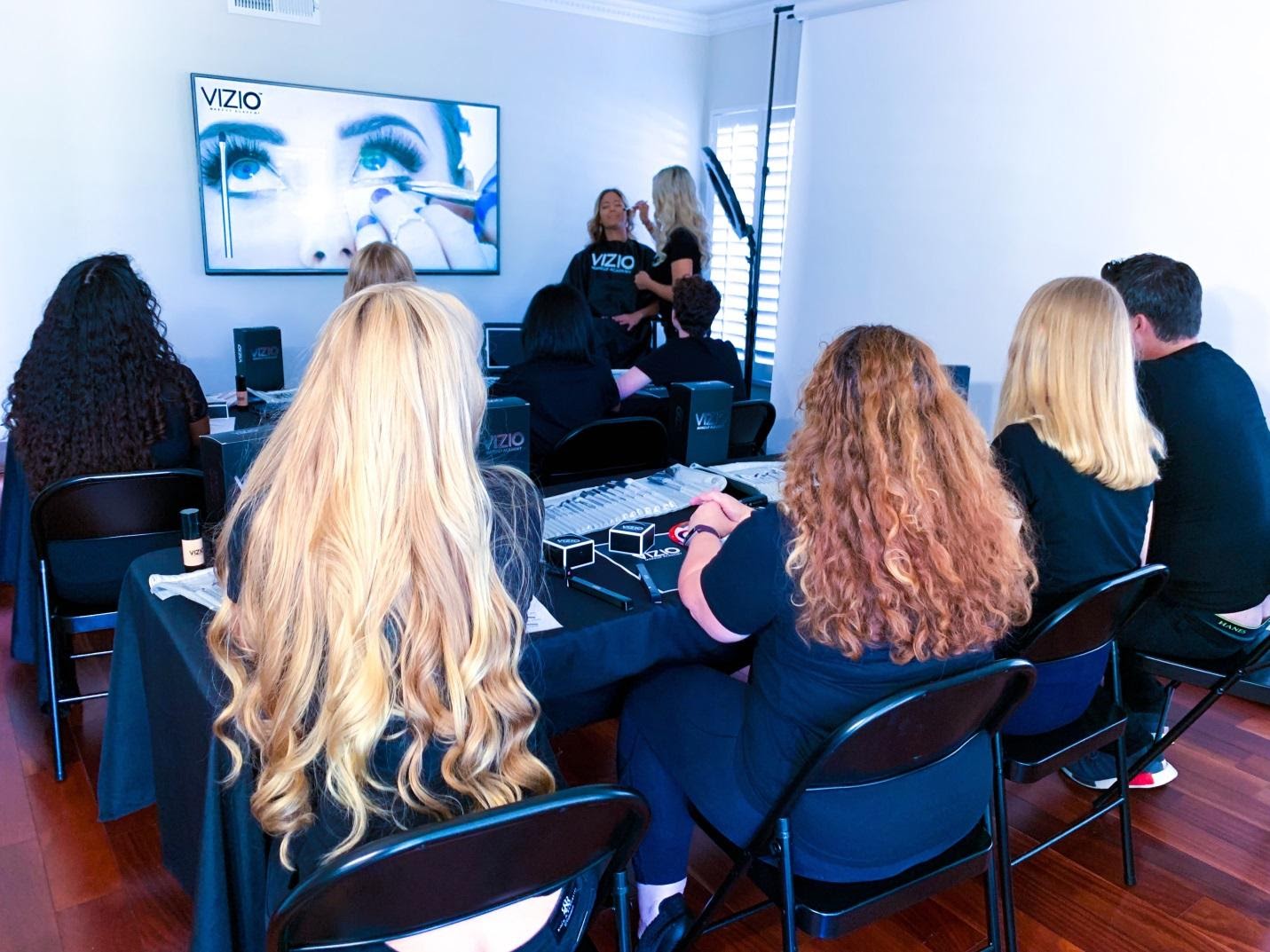 How I Started A 200K/Month Online Makeup Academy Starter Story